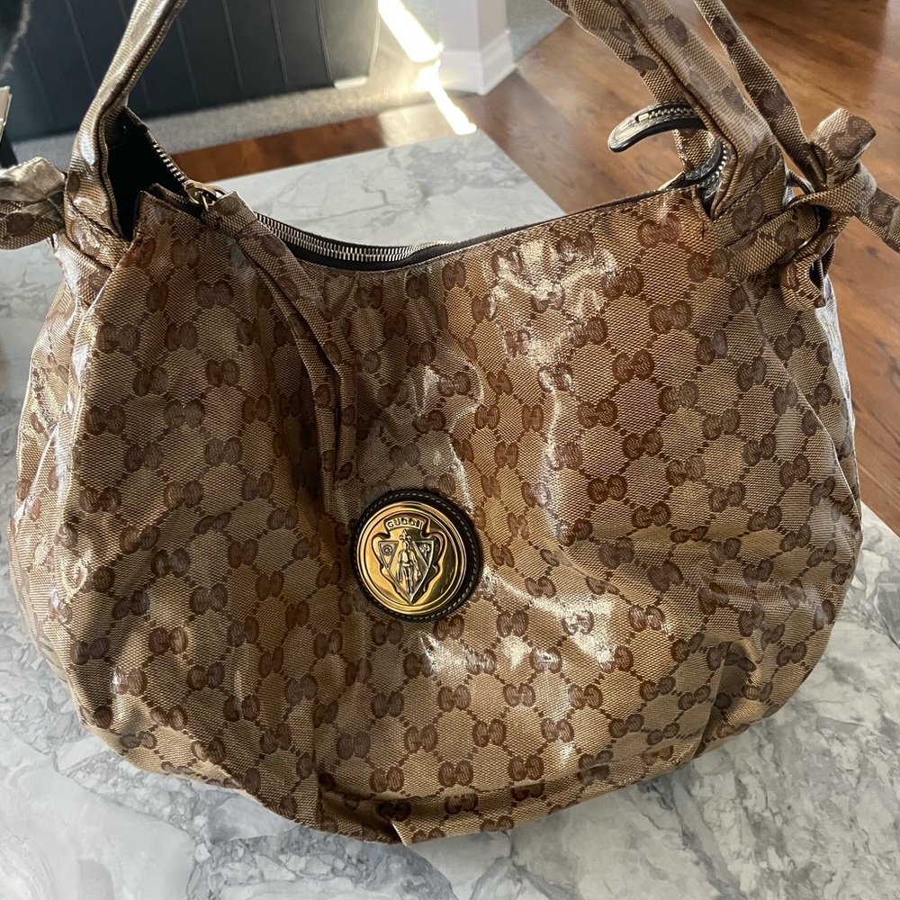 Gucci shiny monogram tote bag